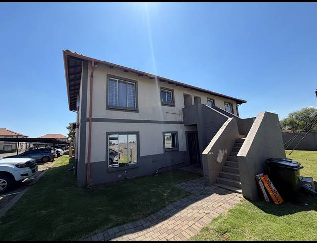 2 BEDROOM TOWNHOUSE FOR SALE IN PARKRAND